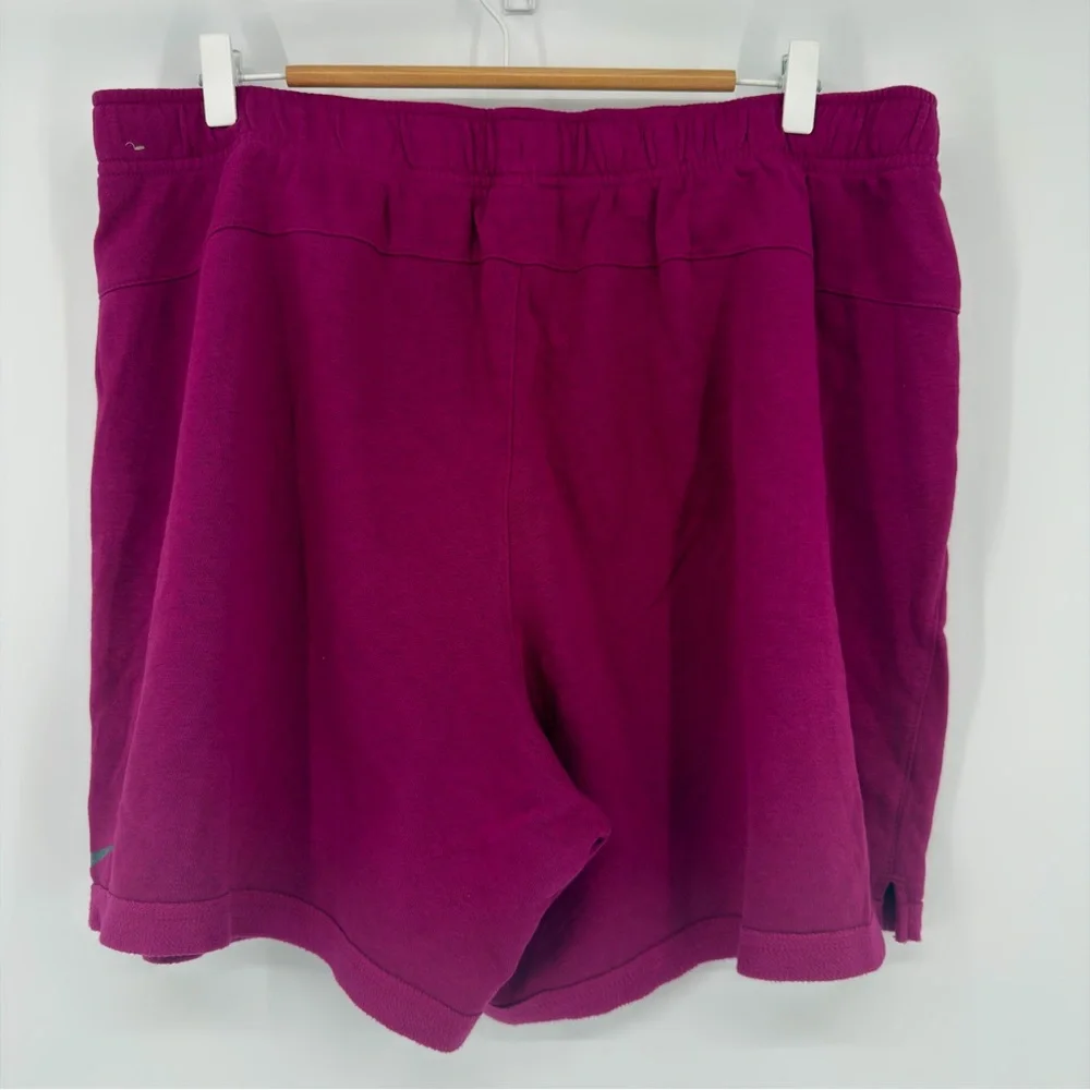 Nike Yoga Therma-Fit Sweatshorts Women’s XXL Magenta Cozy Lounge Athletic Shorts